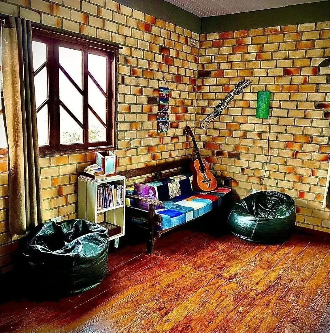 Hostel Paraiso Embau contacts